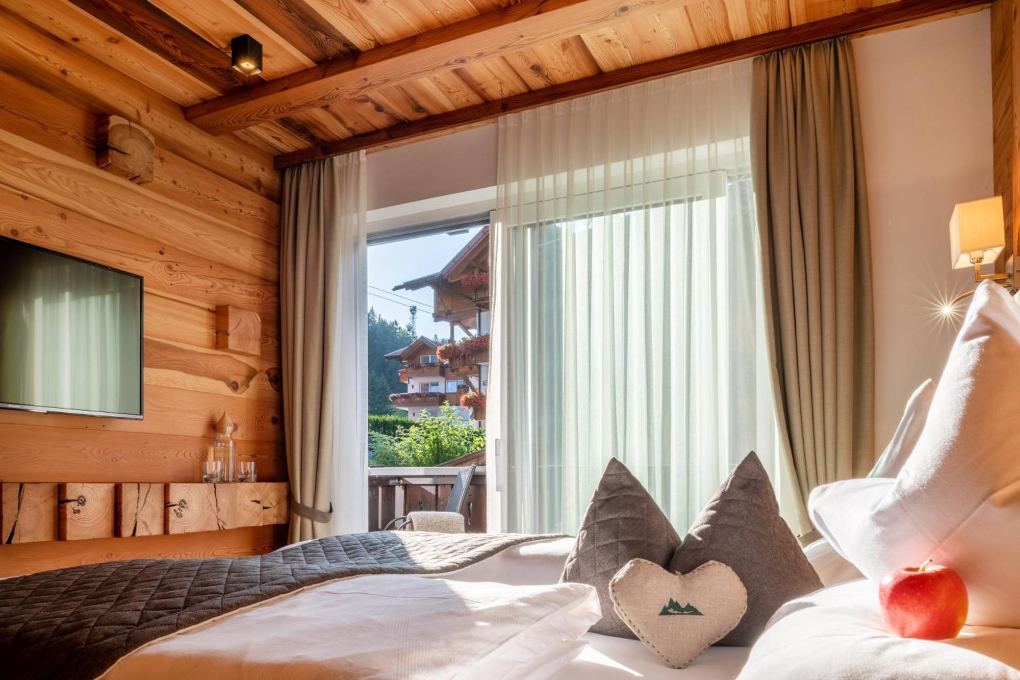 Chalet Elisabeth Dolomites Alpin & Charme Selva di Val Gardena Exterior foto